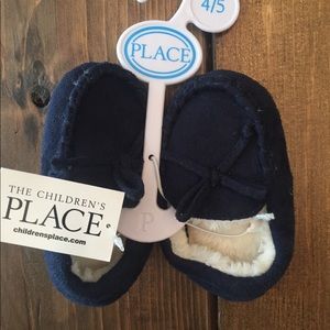Children’s place navy slippers